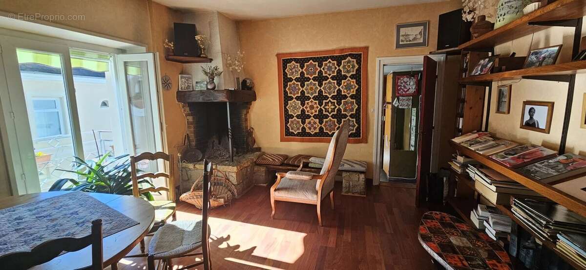 Opportunité Rare – Ensemble Immobilier d'Exception avec Local Commercial & Maison de Caractère - photo 5