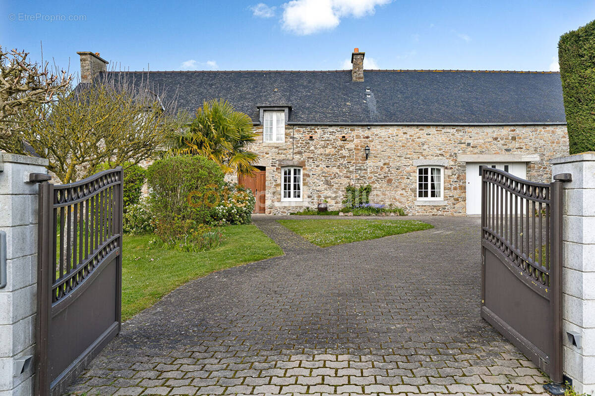 Maison à HIREL