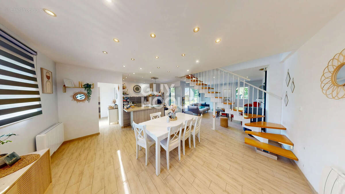 Maison à SAINT-MEEN-LE-GRAND