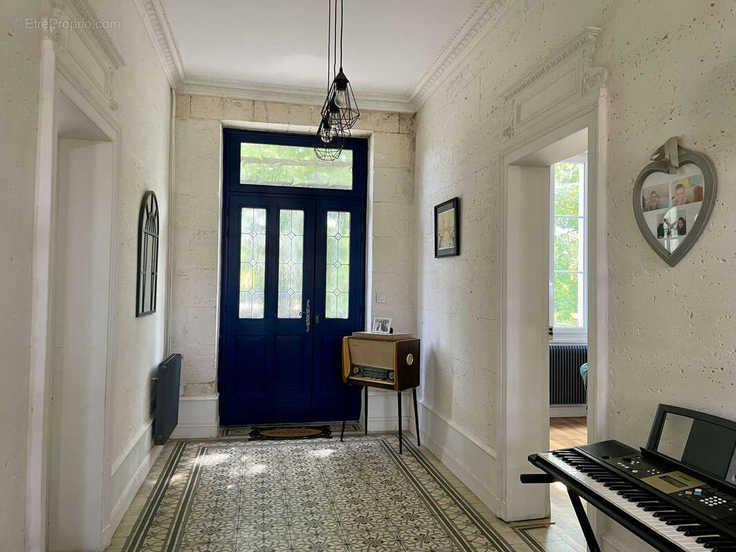 Maison à MAGNAC-SUR-TOUVRE