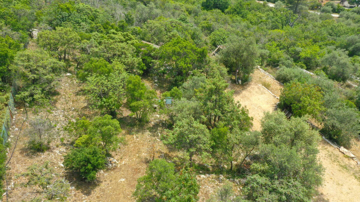Maison 135 m² avec 2 mazets en pierre et bassin aperçu mer - photo 12