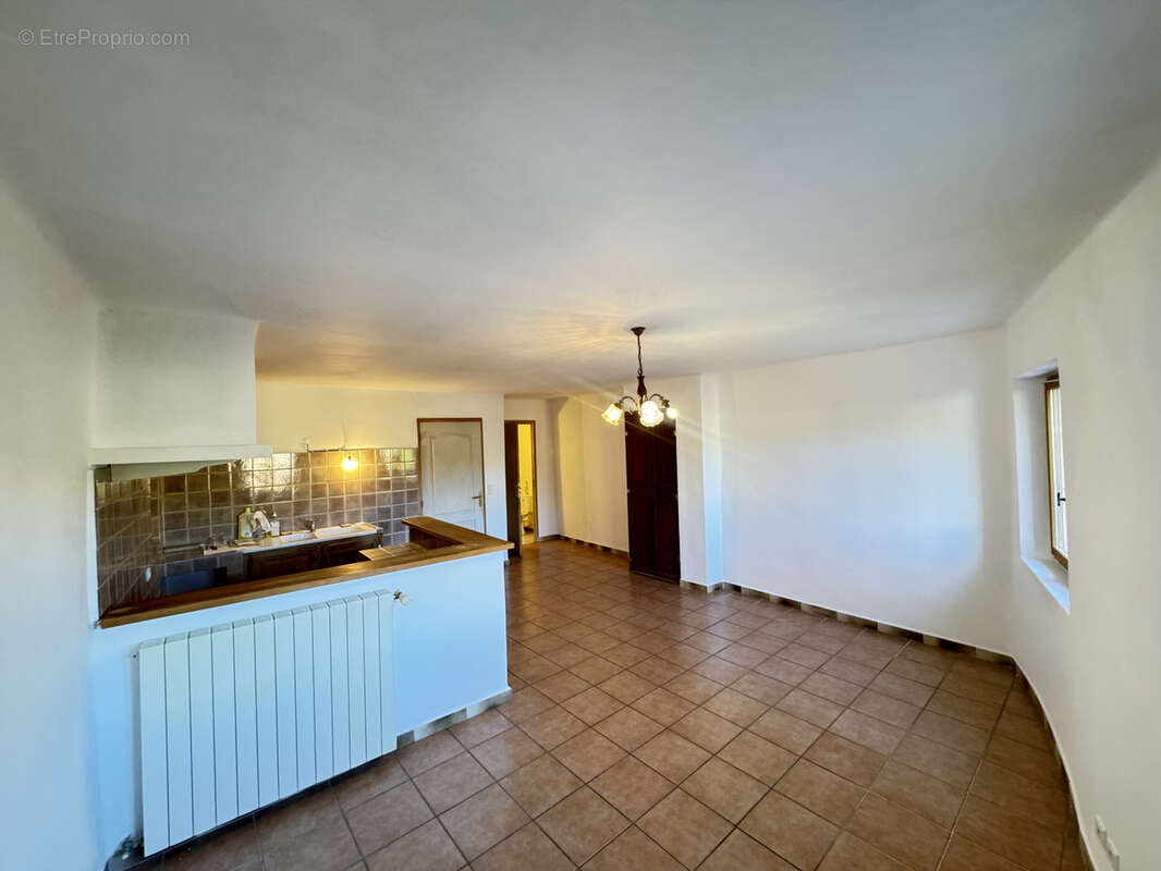 Maison à AUPS