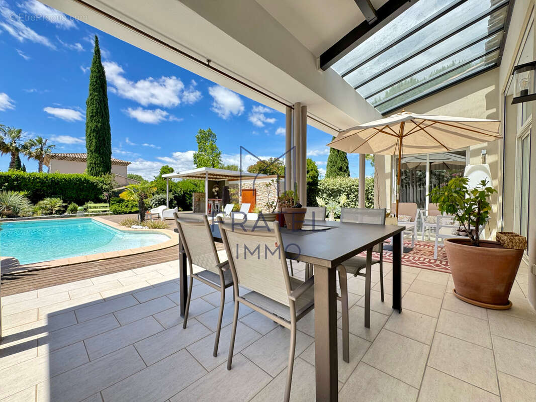 Élégante villa d'architecte T5 de 169 m2 avec piscine - photo 20