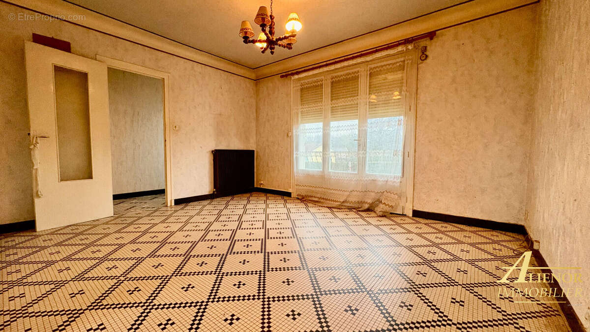 Maison à SAINT-LEON-SUR-L'ISLE