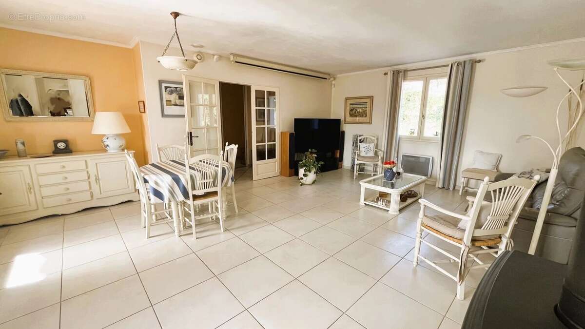 Maison à TOURRETTES