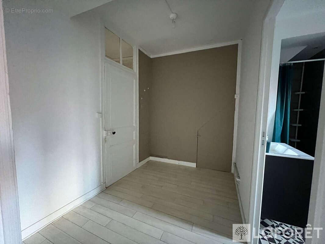 Appartement Centre Ville Montbrison 2 chambres terrasse - photo 9