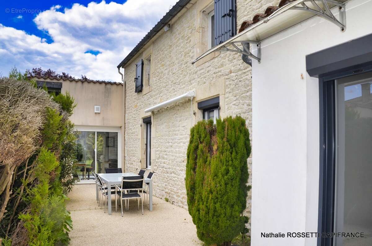 Maison à vendre 6 pièces LA GREVE SUR MIGNON (17)Maison de charme avec jardin paysagé et dépendance – 133 m² habitables sur 947  - photo 34