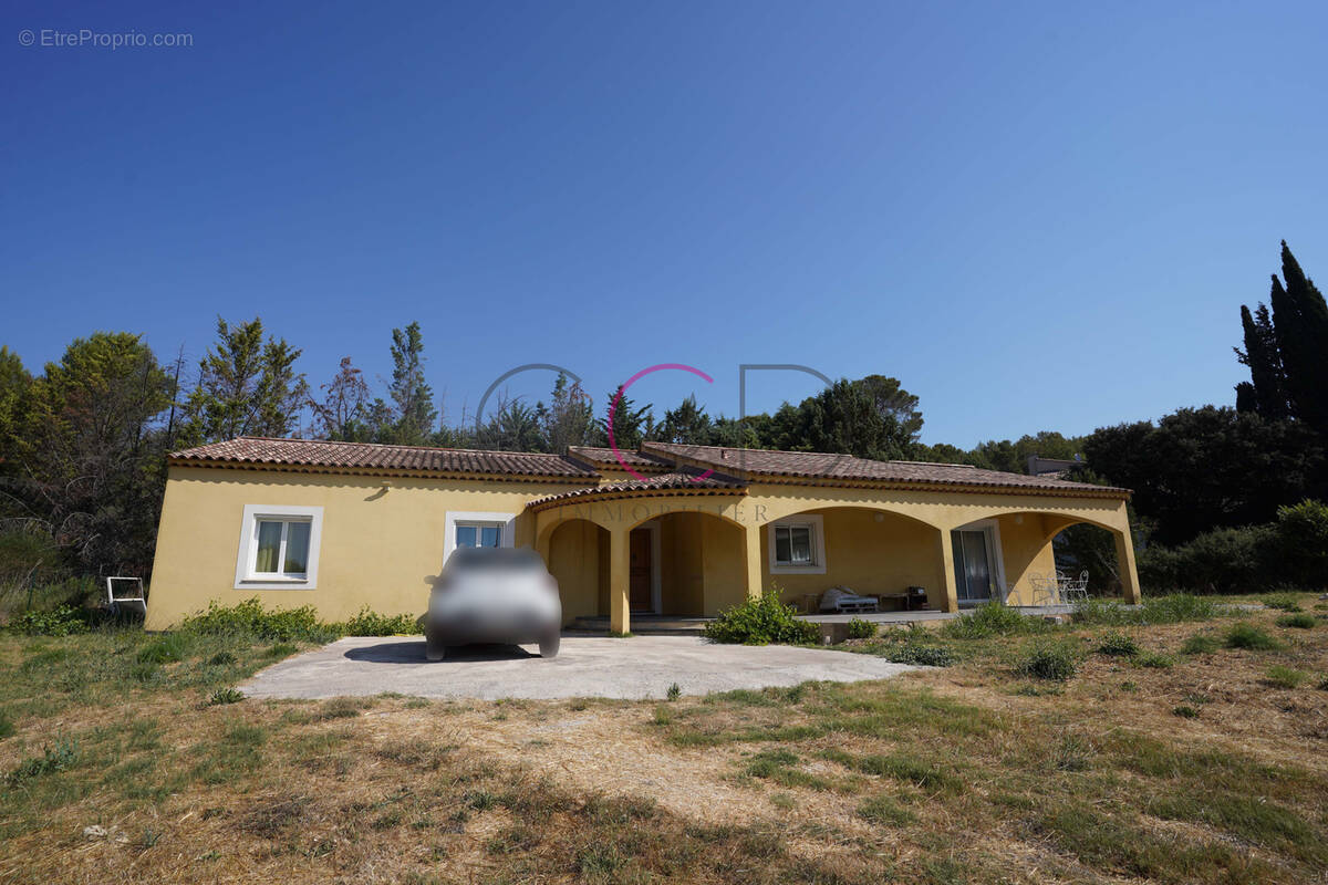 Maison à VENTABREN