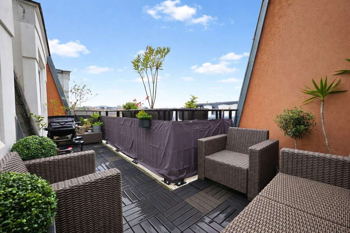 Appartement à CHARENTON-LE-PONT