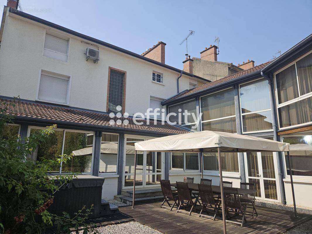 Maison 370 m² à Vitry-Le-Francois  - photo 1