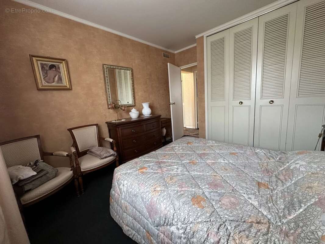 Maison à LE MESNIL-SAINT-DENIS