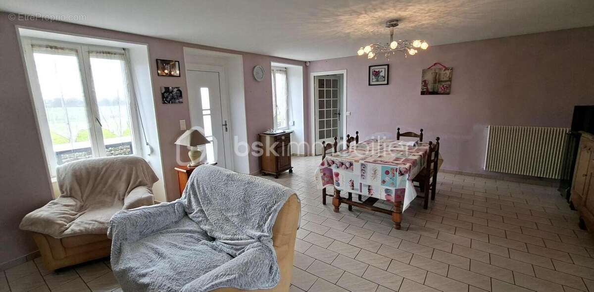 Maison à LANDELLES-ET-COUPIGNY