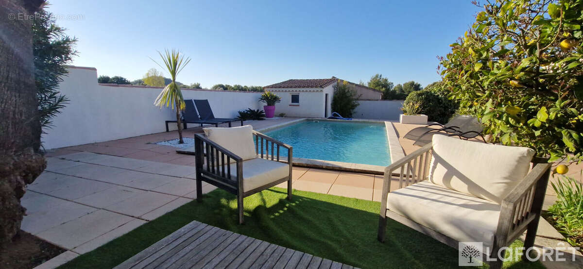 Maison à SAINT-MITRE-LES-REMPARTS