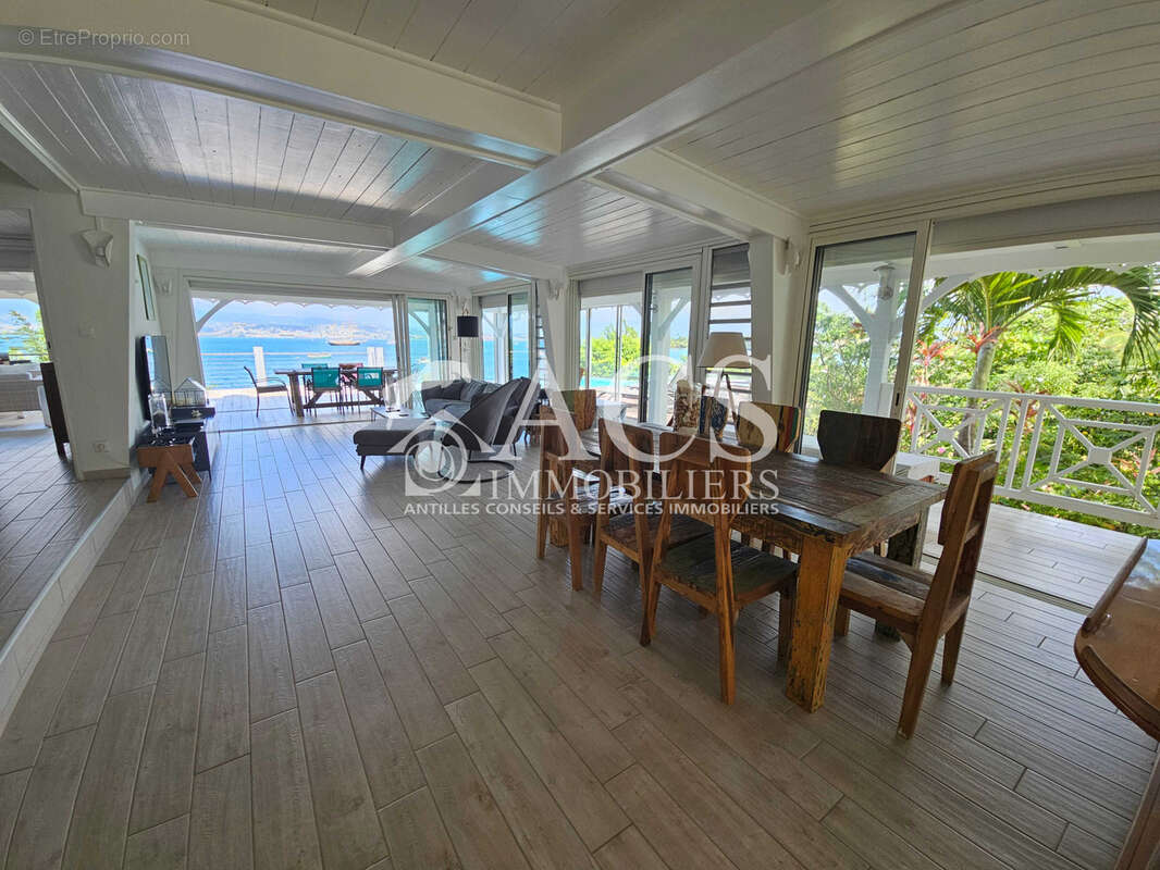 Magnifique propriété avec piscine en bord de mer - LES TROIS-ILETS - photo 9
