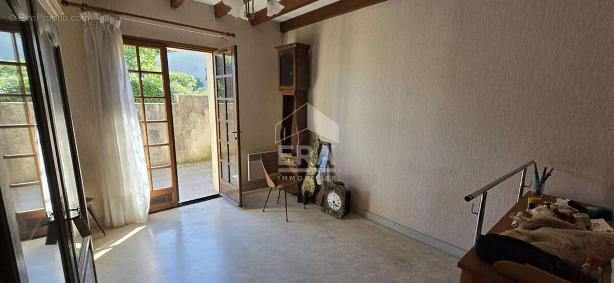 Maison à LA ROCHE-CHALAIS