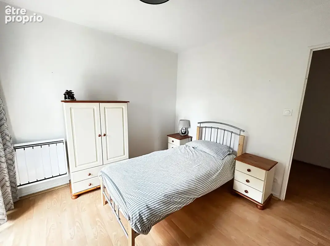 FINISTÈRE: Brest. Spacieux appartement T4 meublé avec ascenseur et deux places de stationnement sécurisées. - photo 11