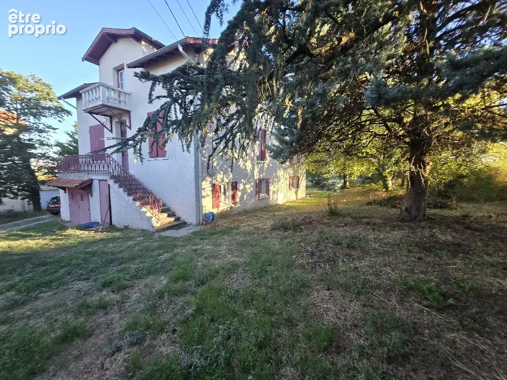 Maison familiale de caractère à Chaponost, 244 m2 habitables (304 m2 au sol total) sur terrain clos et arboré - photo 2