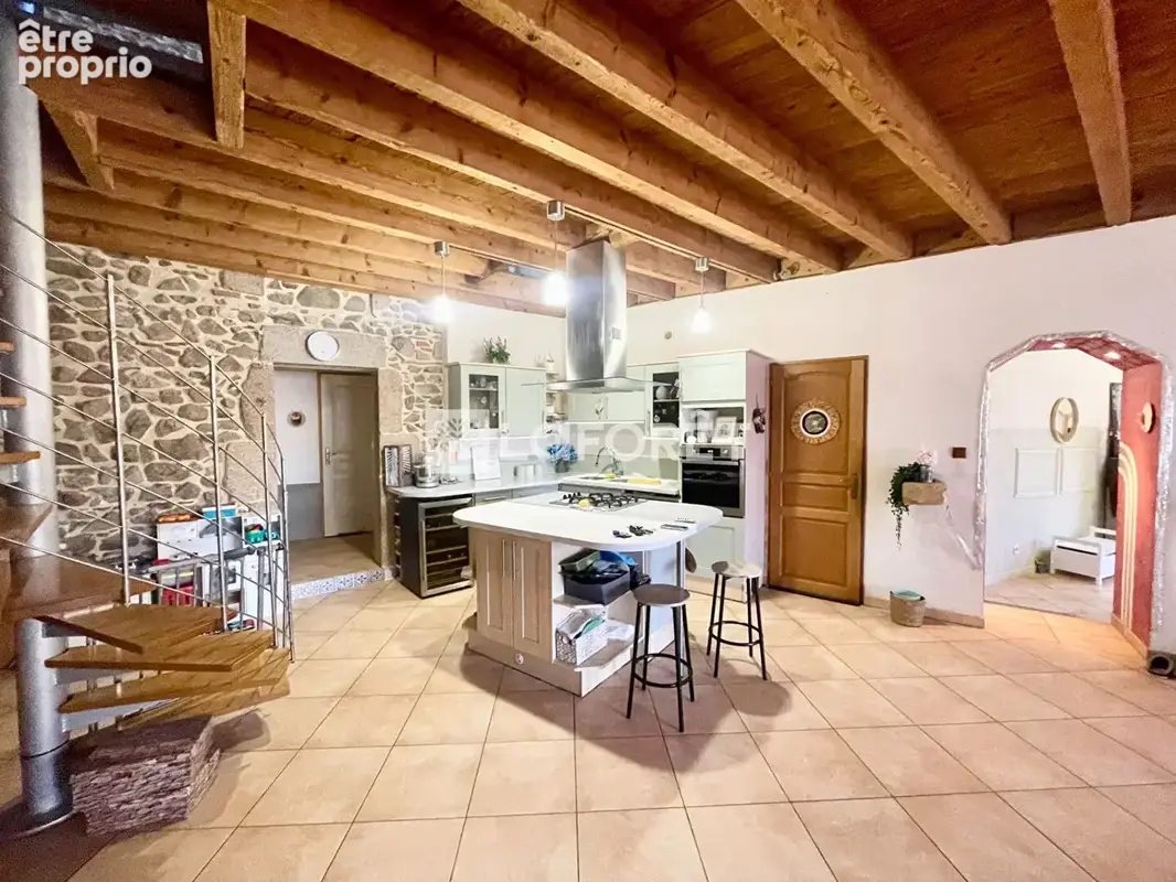 Maison en pierre rénovée à Ambierle  À saisir rapidement - photo 2