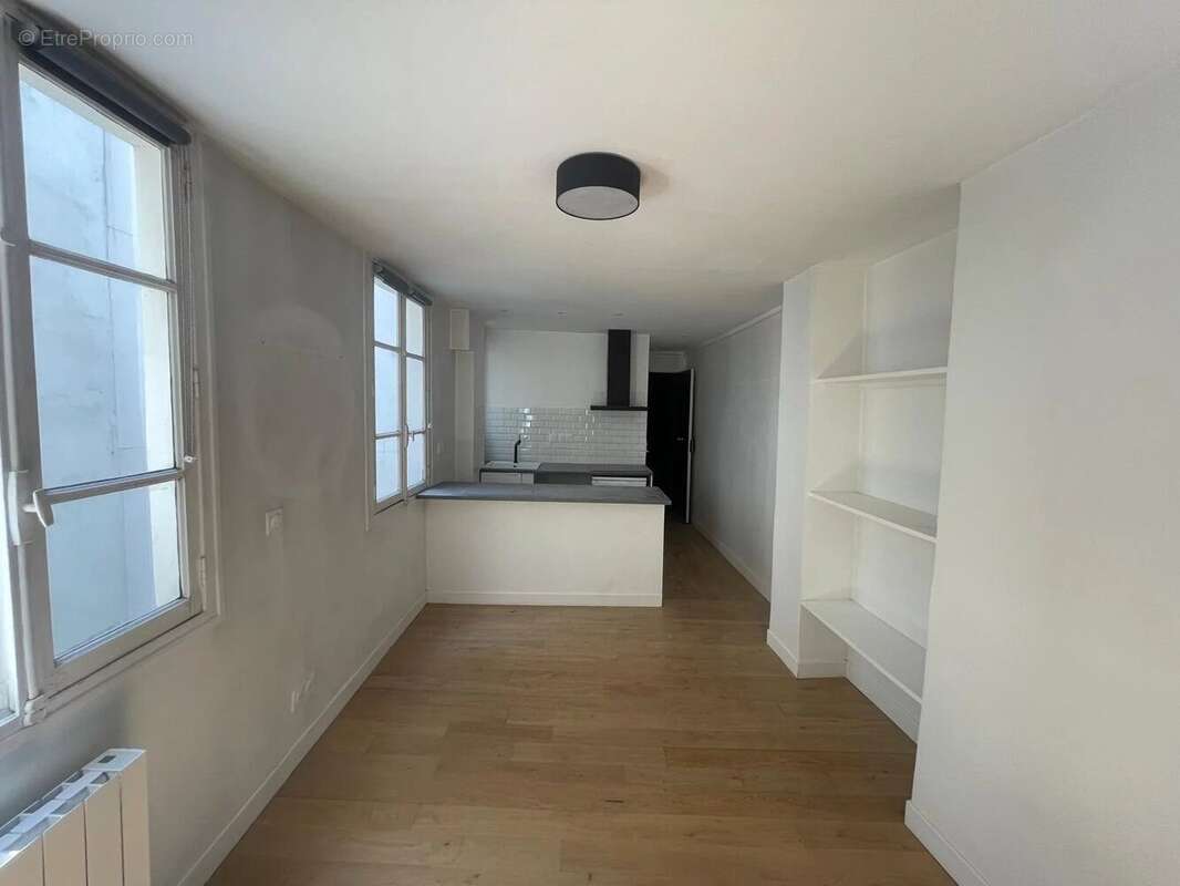 Appartement à PARIS-3E