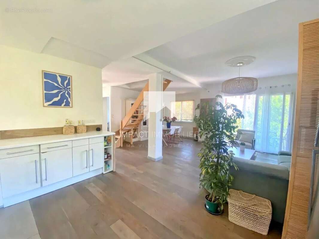 Maison 6 pièces - Hyères - photo 4