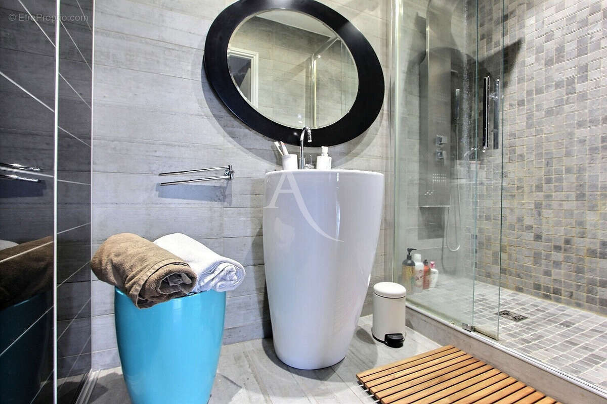 Appartement à VILLENEUVE-LA-GARENNE