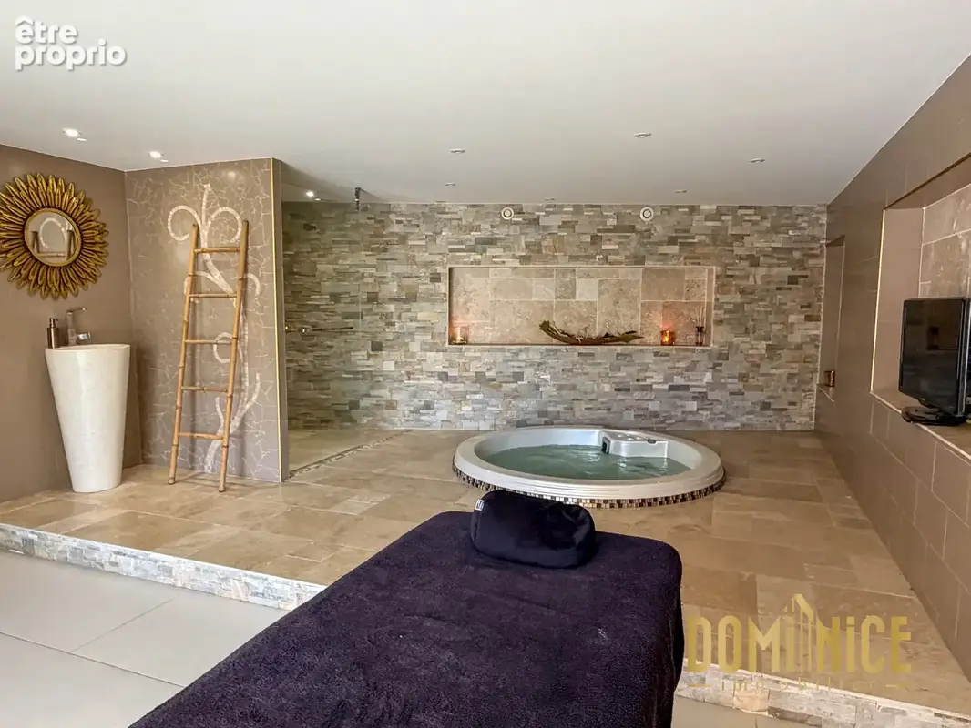 Cagnes-sur-Mer Les Collettes   Villa 233 m2, piscine à débordement, vue mer et espace bien-être - photo 25