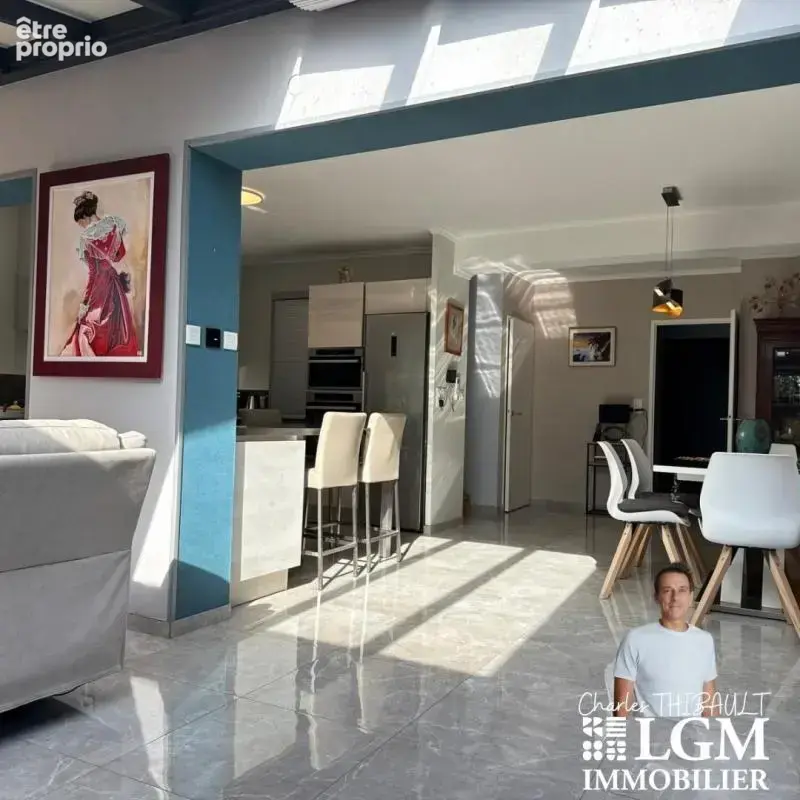 Maison lumineuse 3 chambres – Extérieurs soignés, spa et grande pièce de vie - photo 3