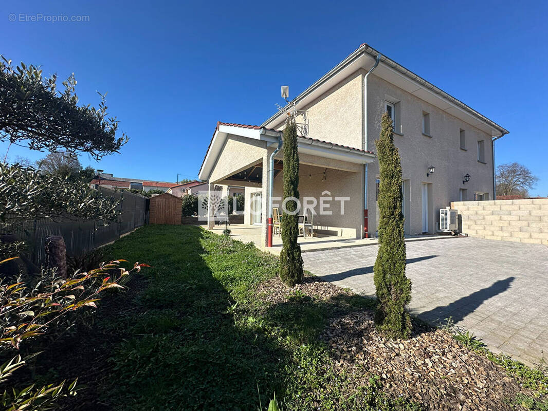 Maison à CHANOZ-CHATENAY