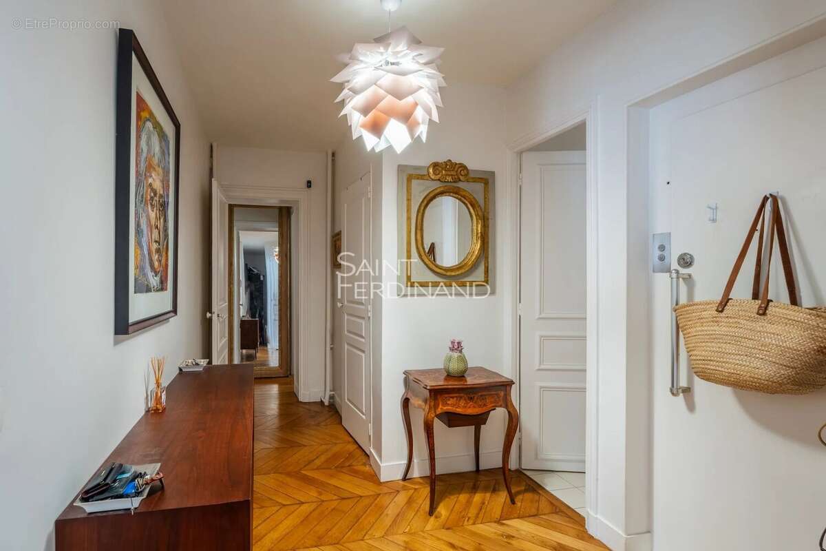 Appartement à PARIS-8E