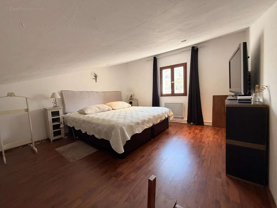 Maison à ENTREVAUX