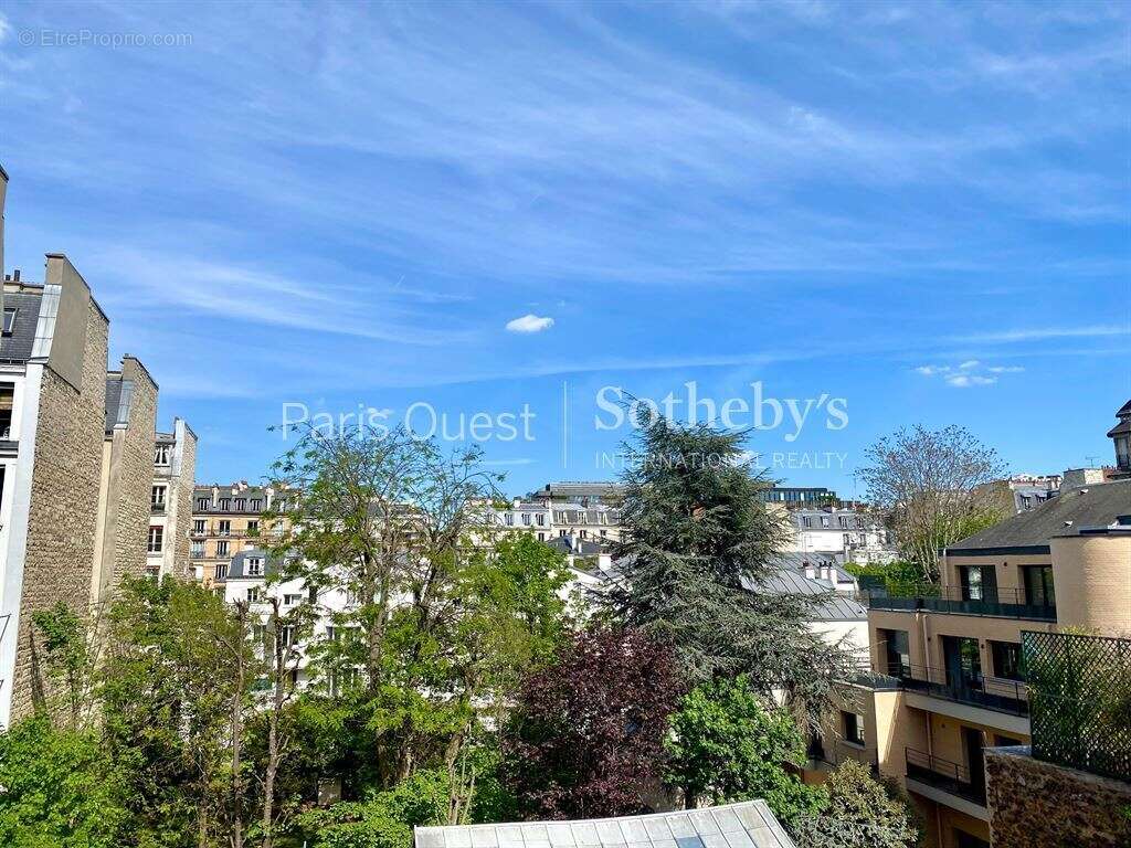 Appartement à PARIS-17E