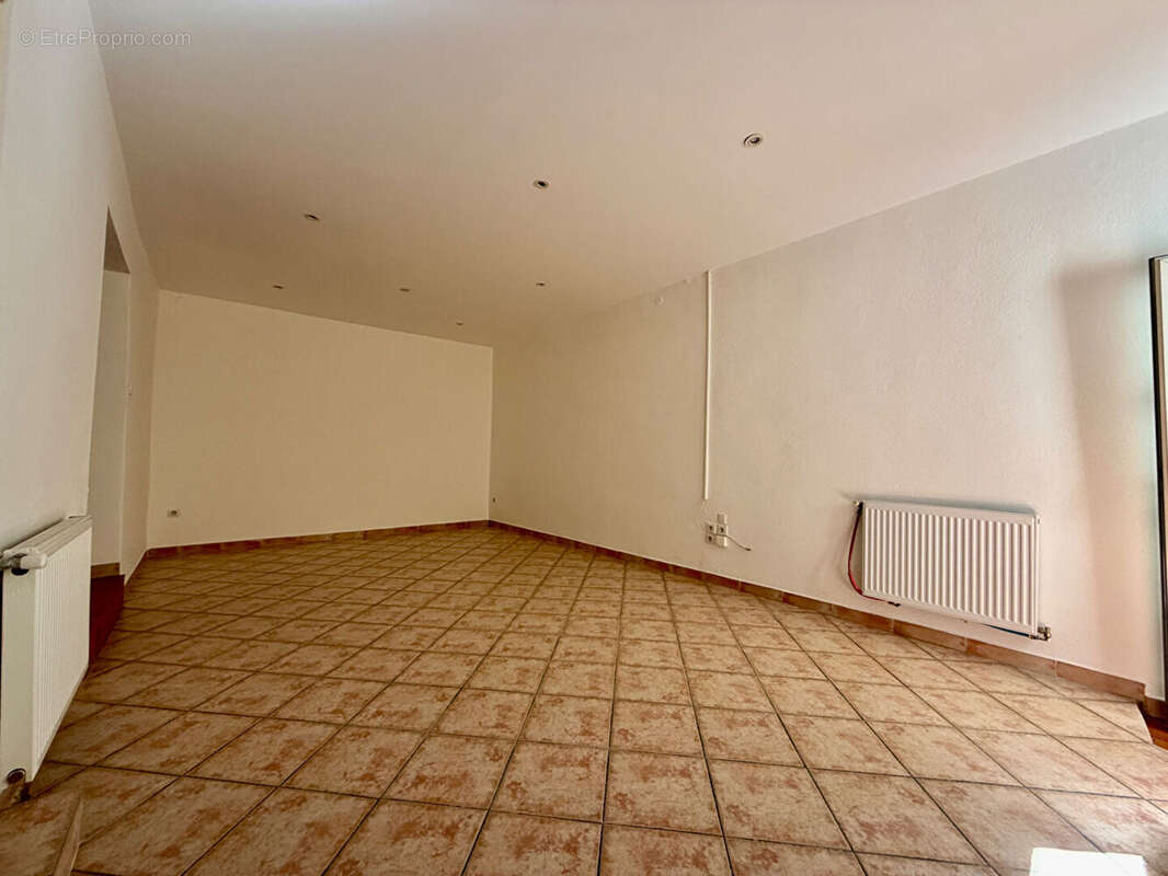 Maison à LAUDUN-L'ARDOISE