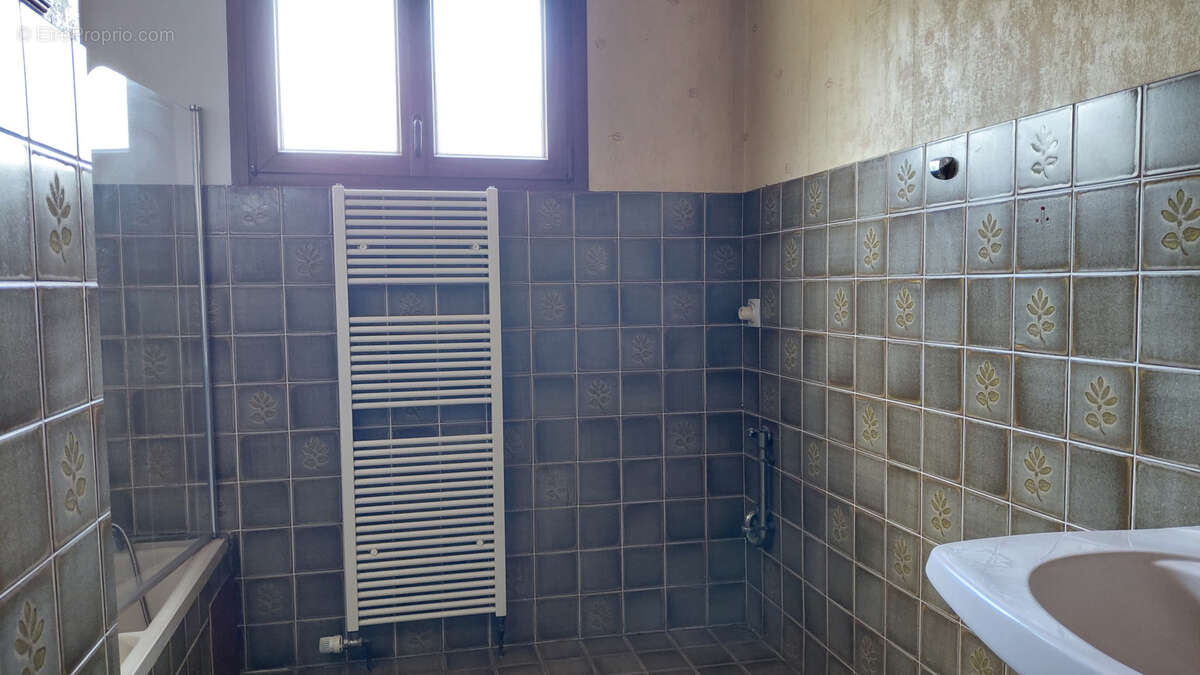 Maison familiale 5 chambres à Pierrefontaine-les-Varans sur une parcelle d'environ 10 ares - photo 12