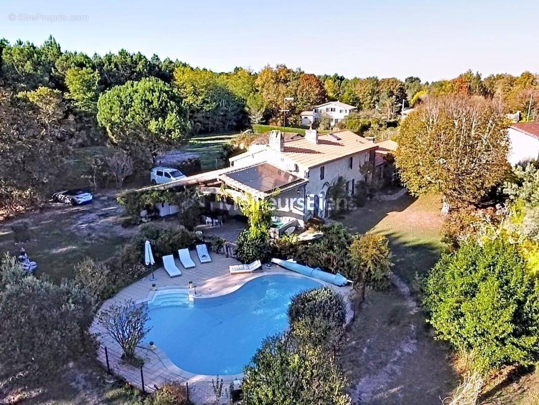 Maison à SAINT-MORILLON