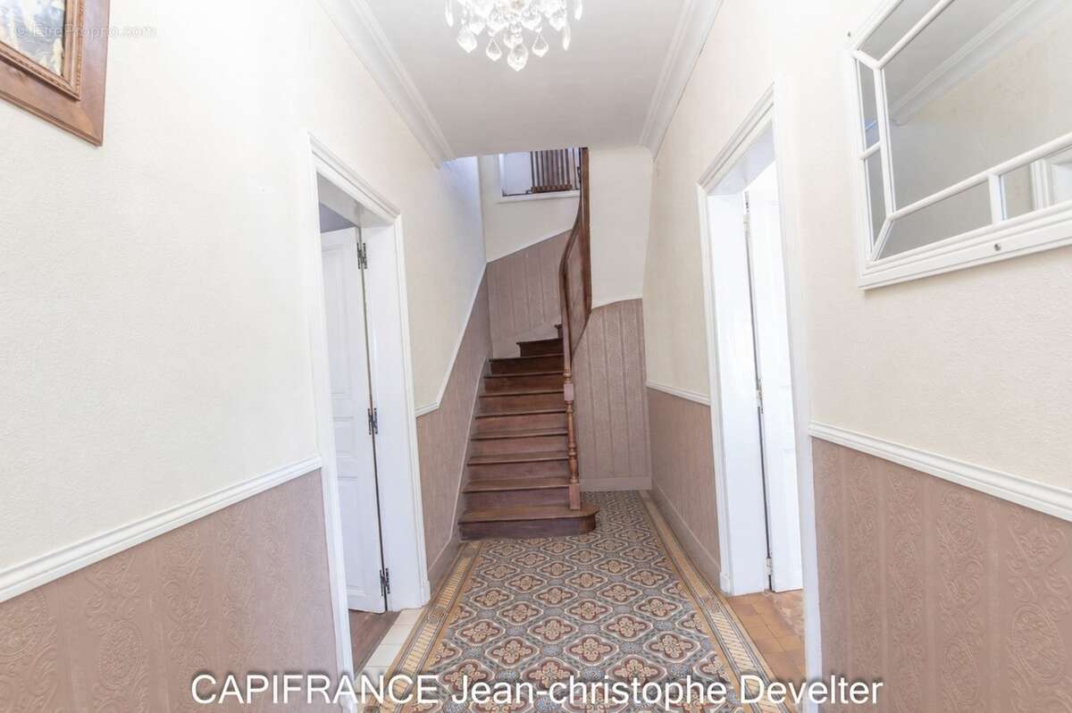 Maison bourgeoise à vendre 4 chambres SAINT DENIS DE GASTINES (53) sur terrain de 5 400 m2 - photo 9