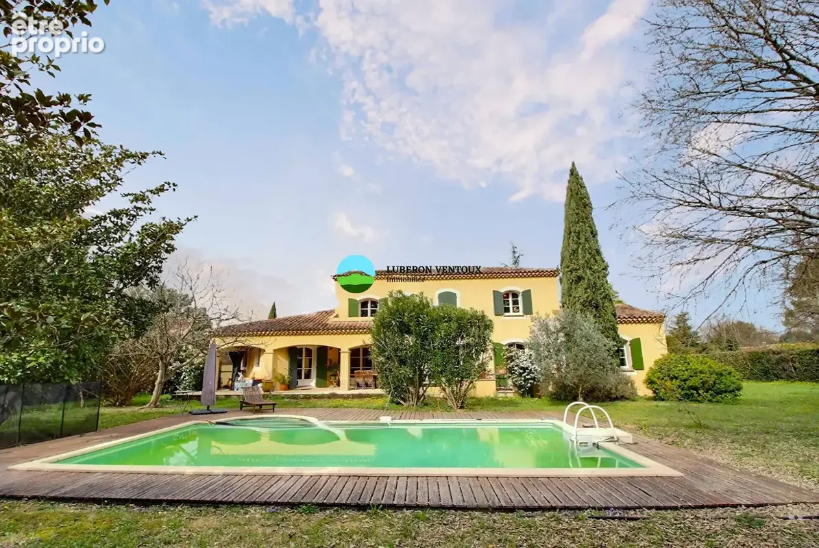 Maison de construction traditionnelle de plus de 200 m² au calme, 4 chambres et piscine. - photo 2