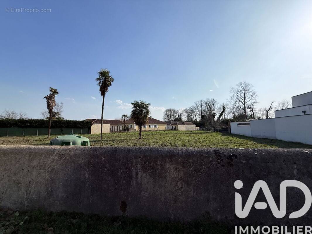 Photo 1 - Terrain à LESCAR