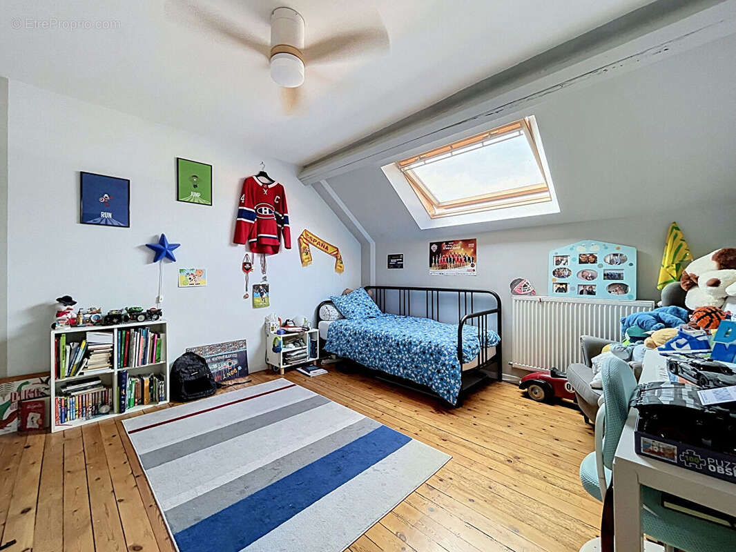 Quartier Republique - Maison 7 pièces 146m2 - photo 8