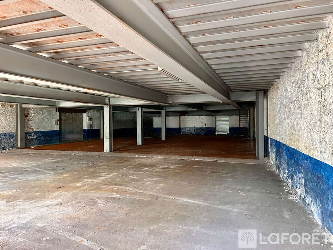 Local commercial Epinal 900 m2 - photo 2