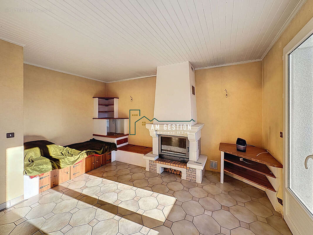 Maison à BONNAC-LA-COTE