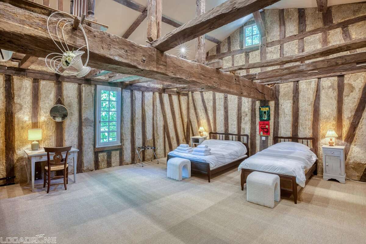 Maison de Maître historique avec Maison d'Amis, Granges et Piscine - photo 15