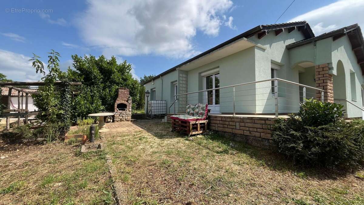 Maison à BAGE-LA-VILLE