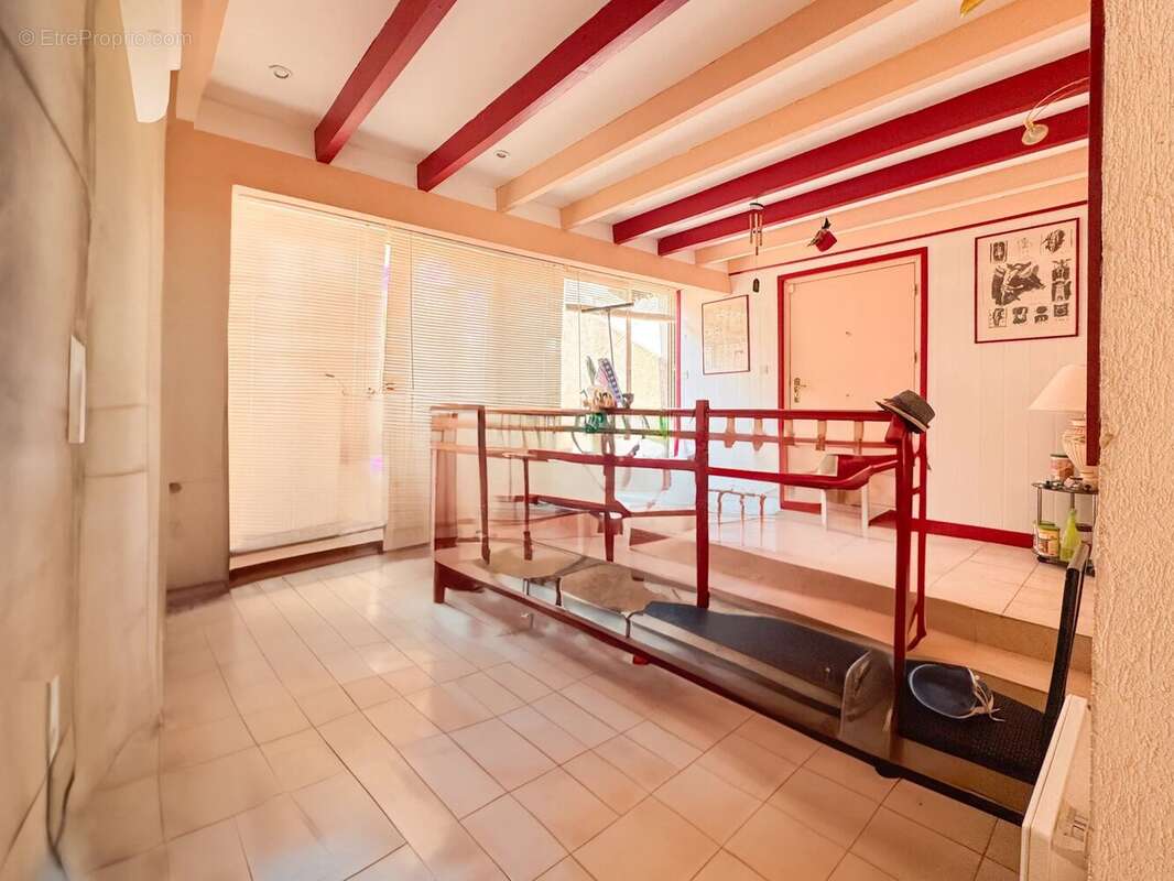 Appartement à EZE