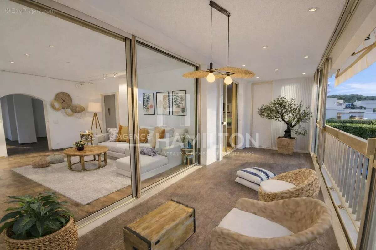 Appartement à MANDELIEU-LA-NAPOULE