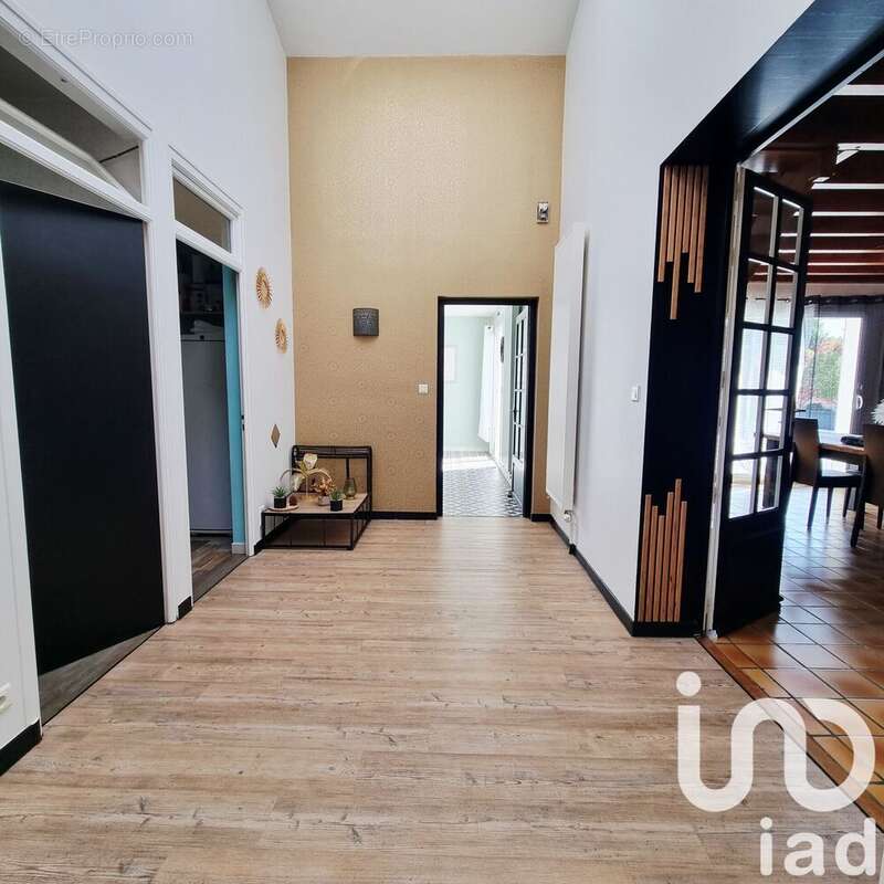 Maison 218 m² à Aigonnay  - photo 3