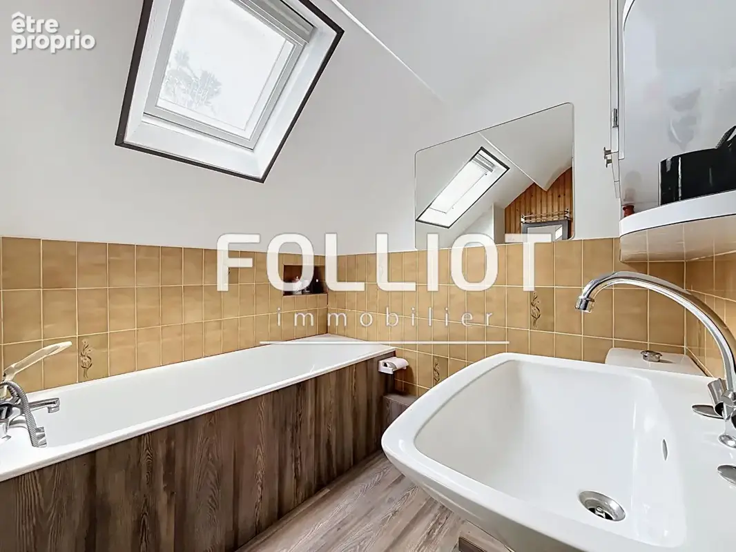 A VENDRE, Maison 4 pièce(s) 105 m2 + batiment de 360m2 - photo 11