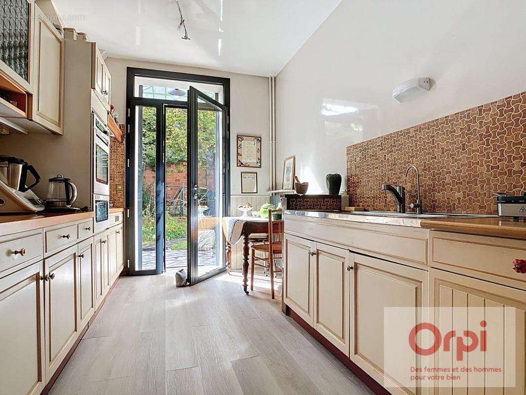 Maison à ISSY-LES-MOULINEAUX