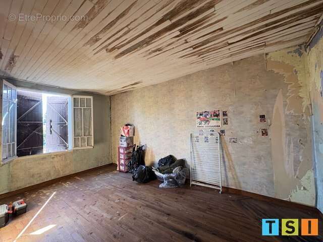 Maison à MONTREJEAU