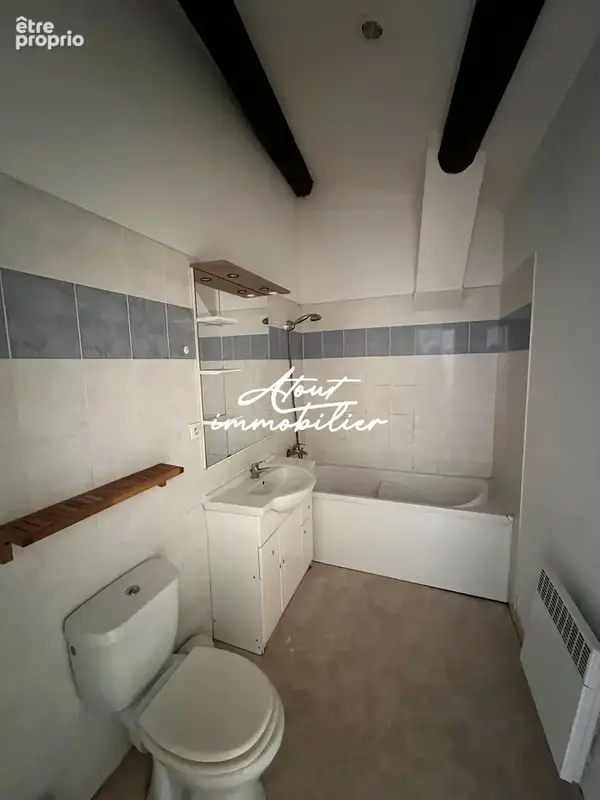 LODEVE - Appartement au dernier étage - photo 11