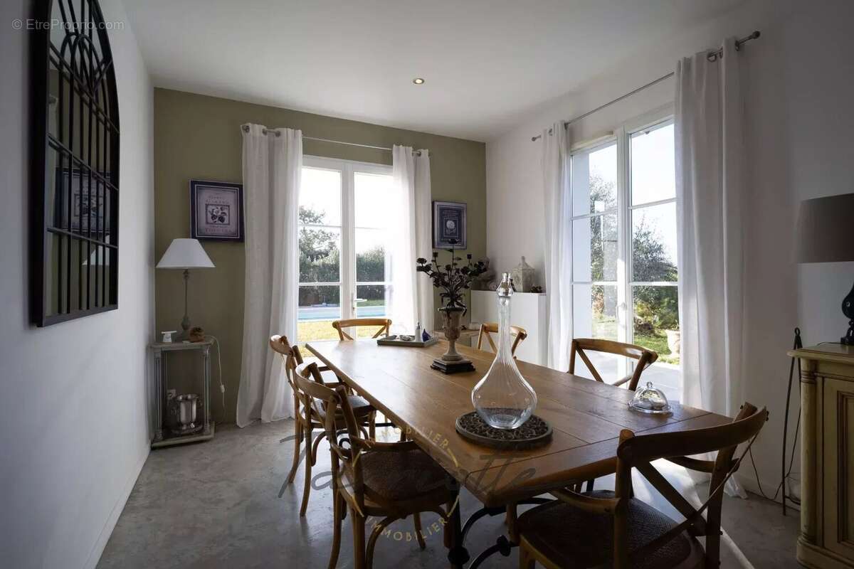 VILLA - 10672 - photo 8